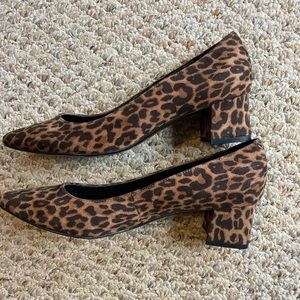 Bandolino leopard print pumps